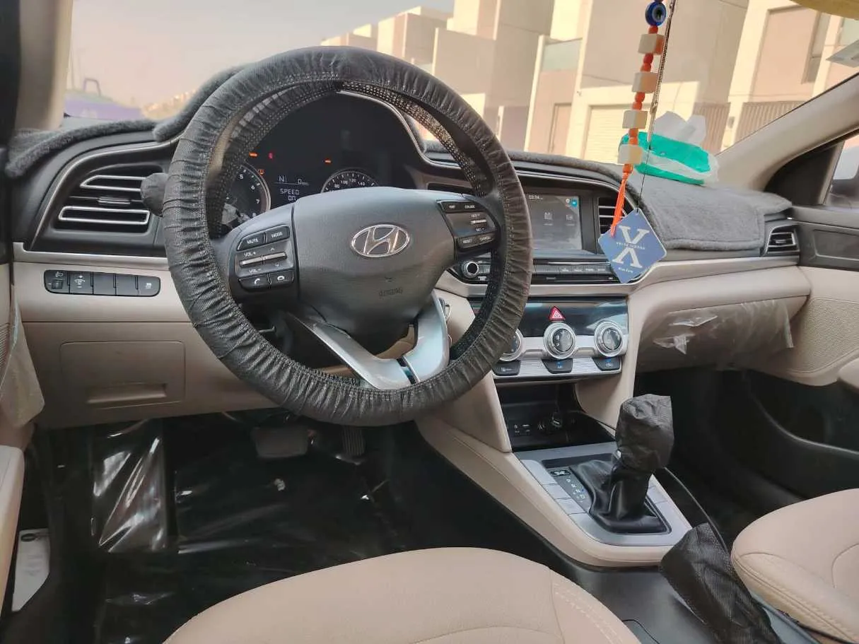 Car image 26