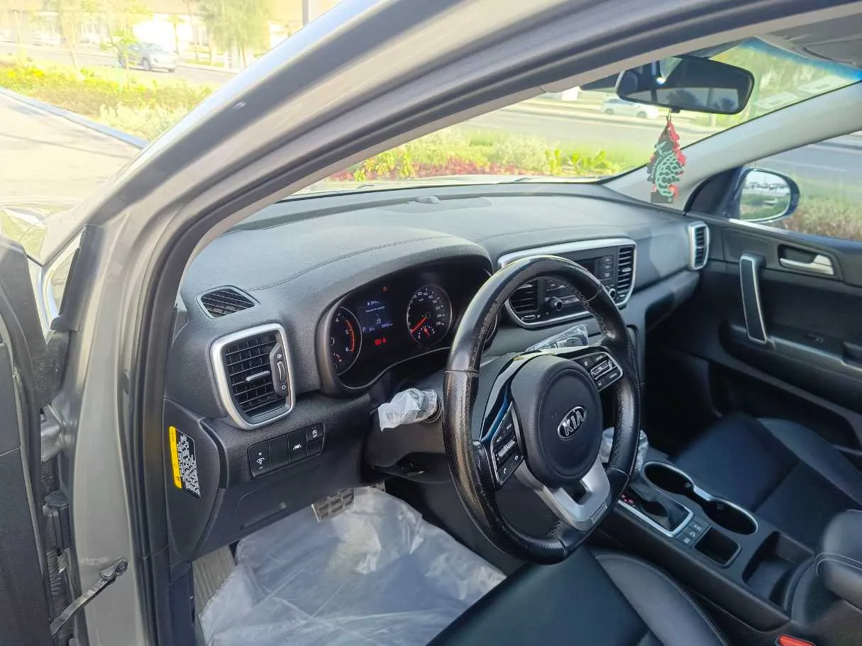 Car image 15