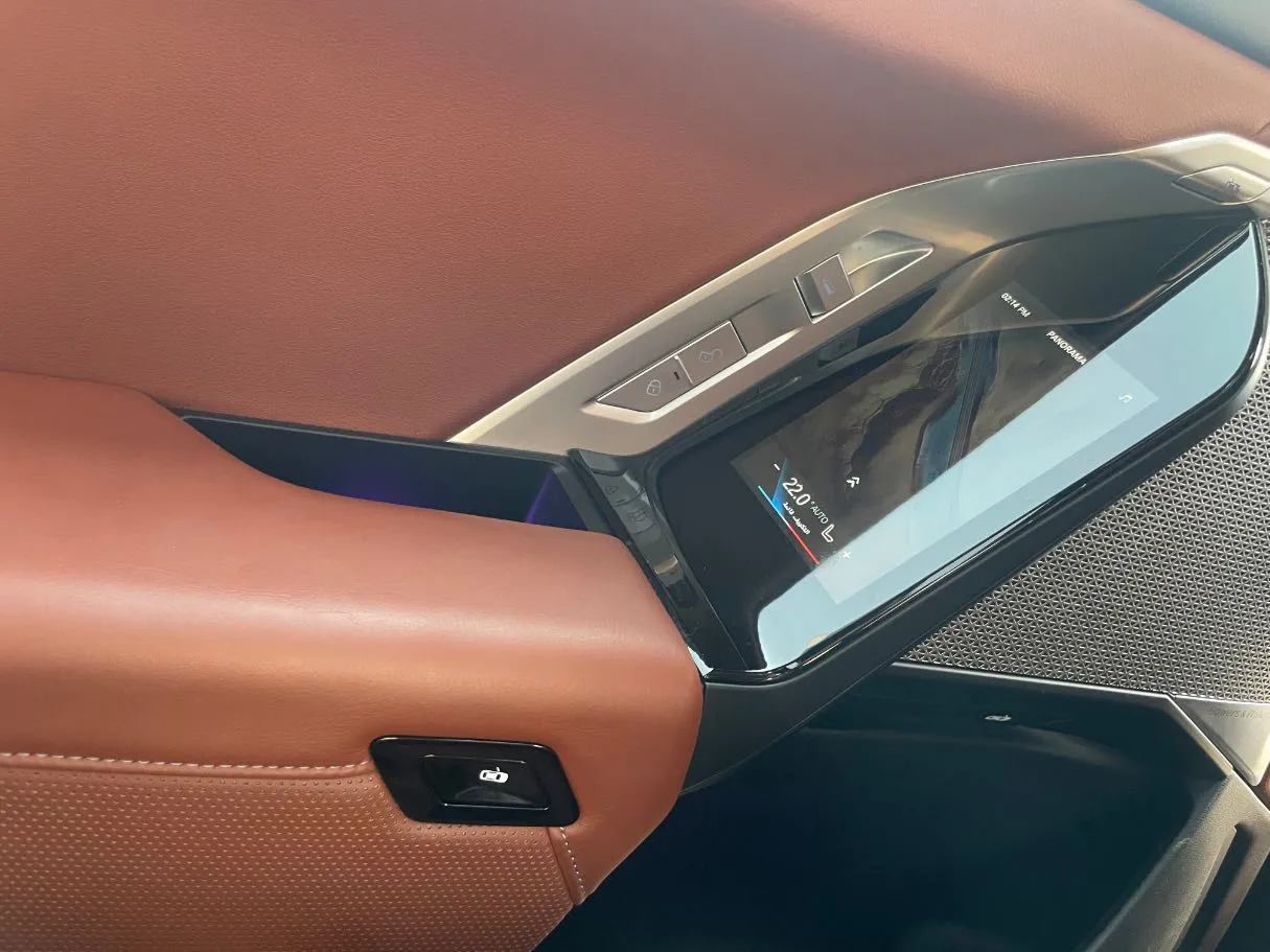 Car image 25
