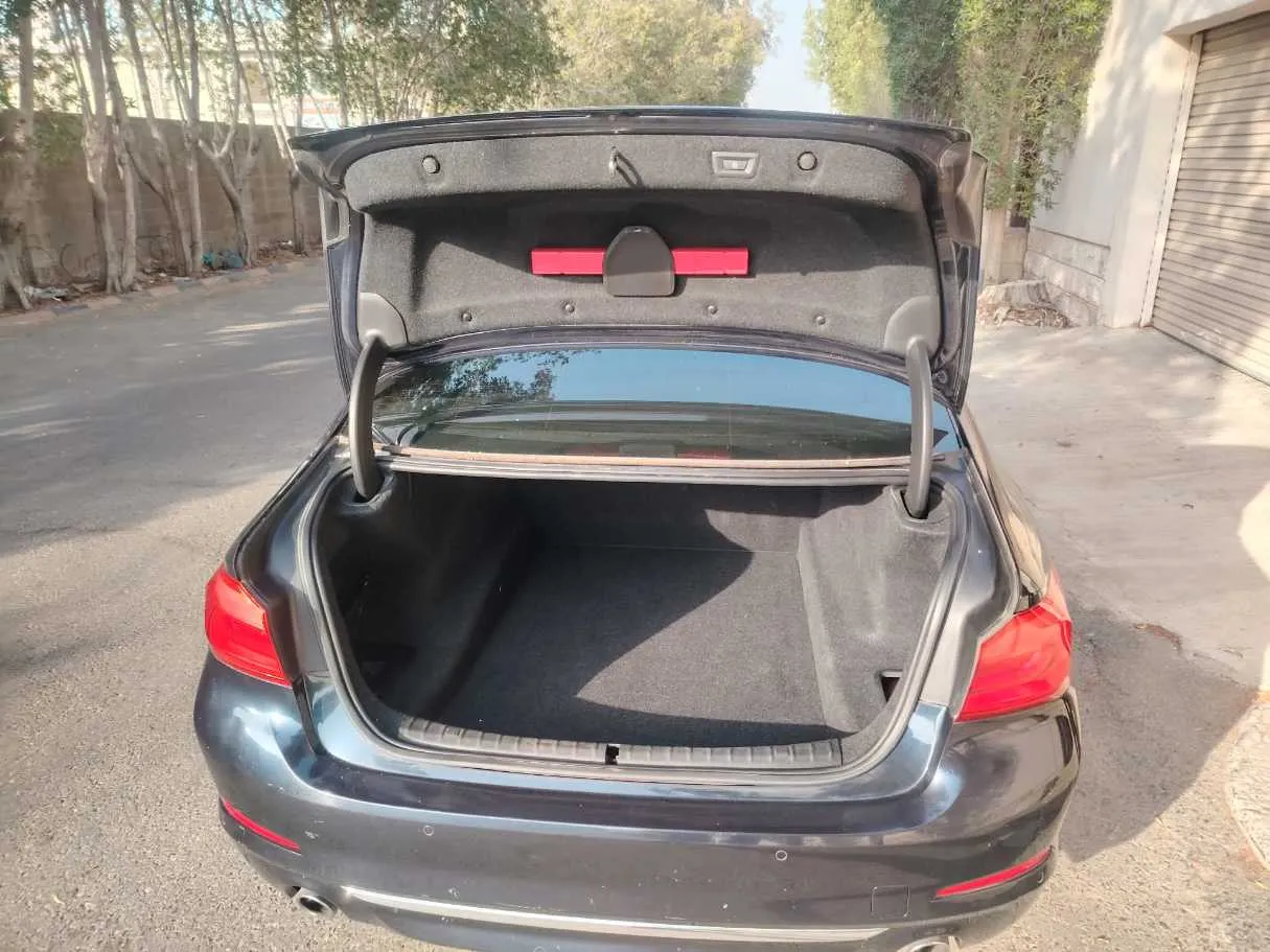 Car image 32