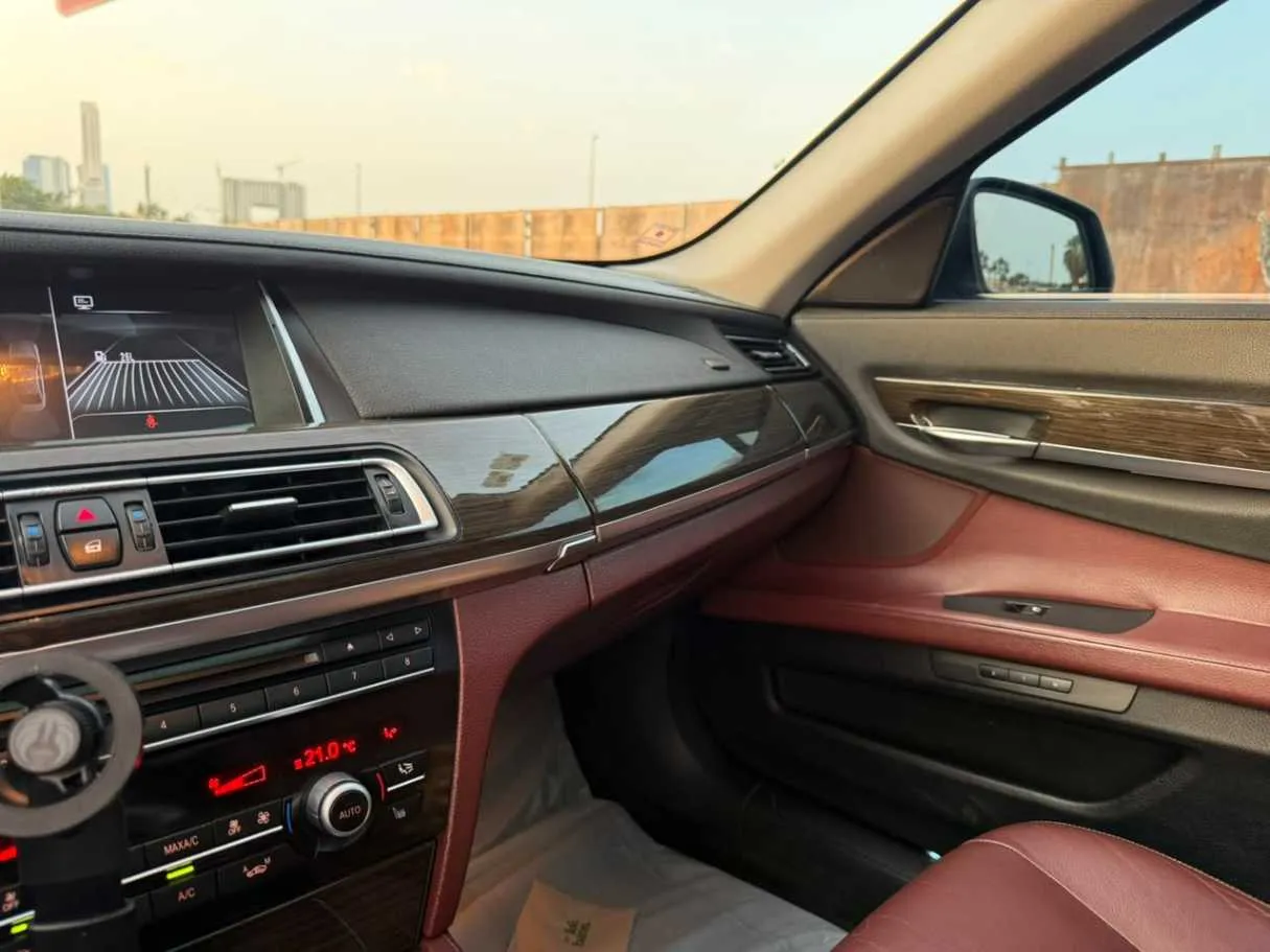 Car image 23