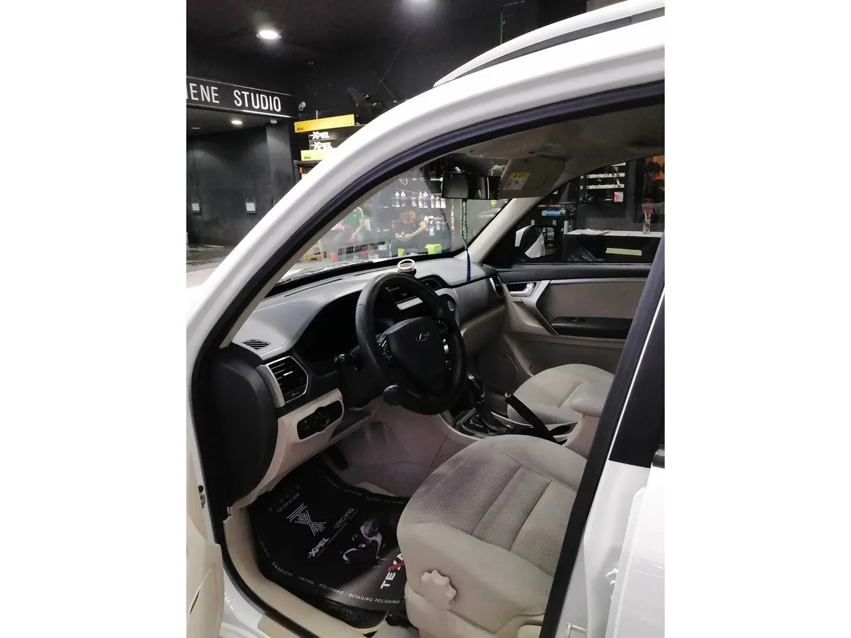 Car image 8