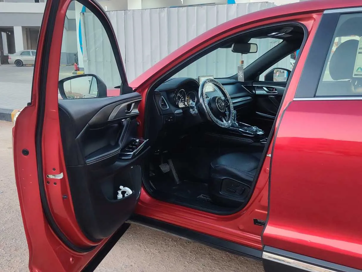 Car image 11