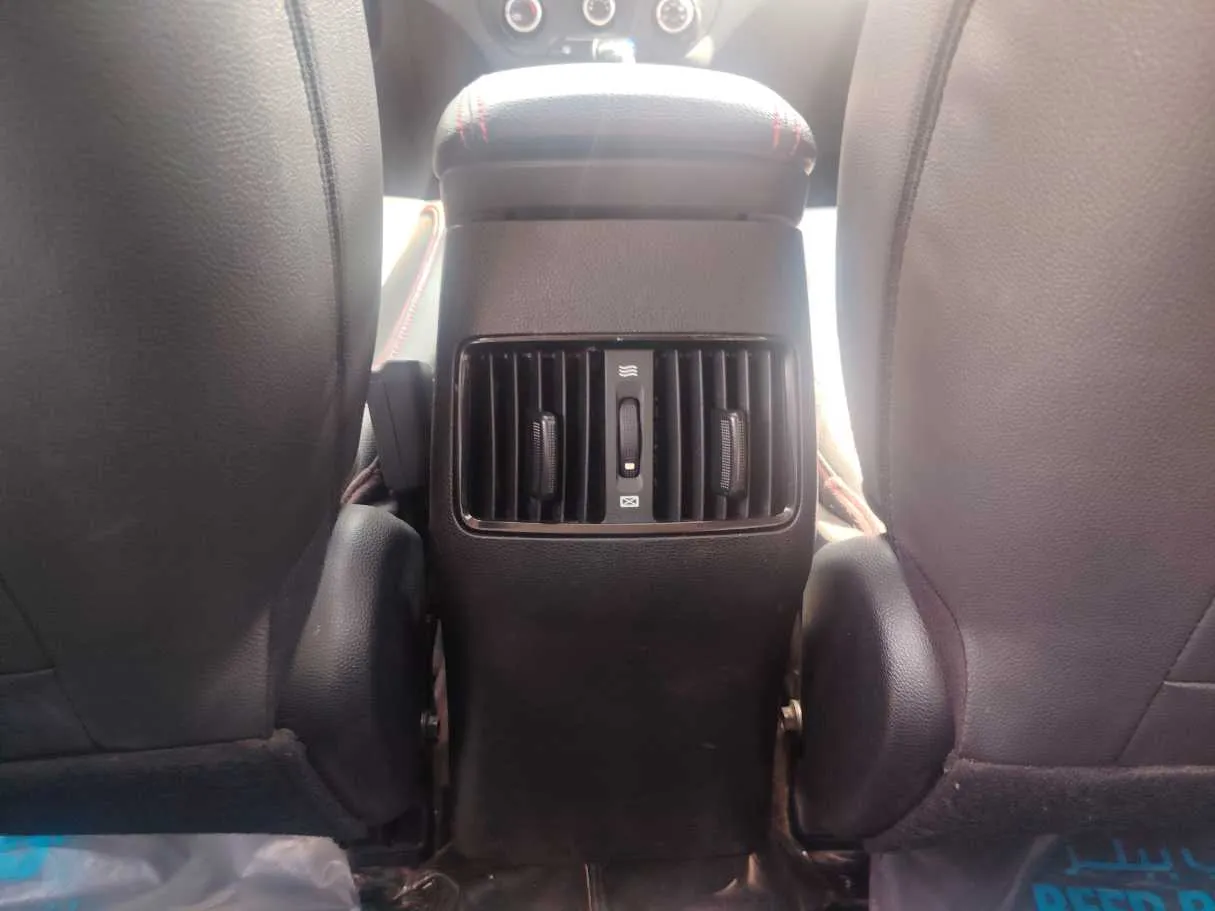 Car image 28