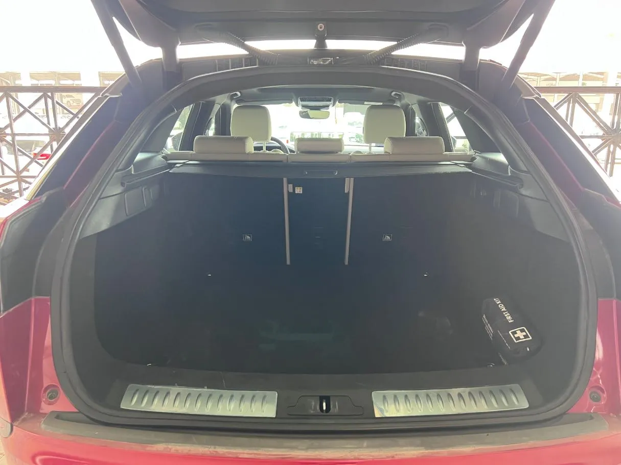 Car image 27