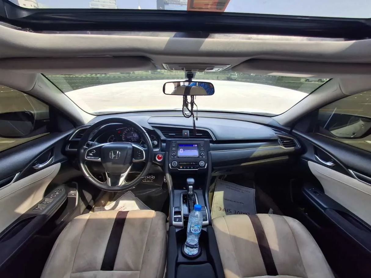 Car image 14