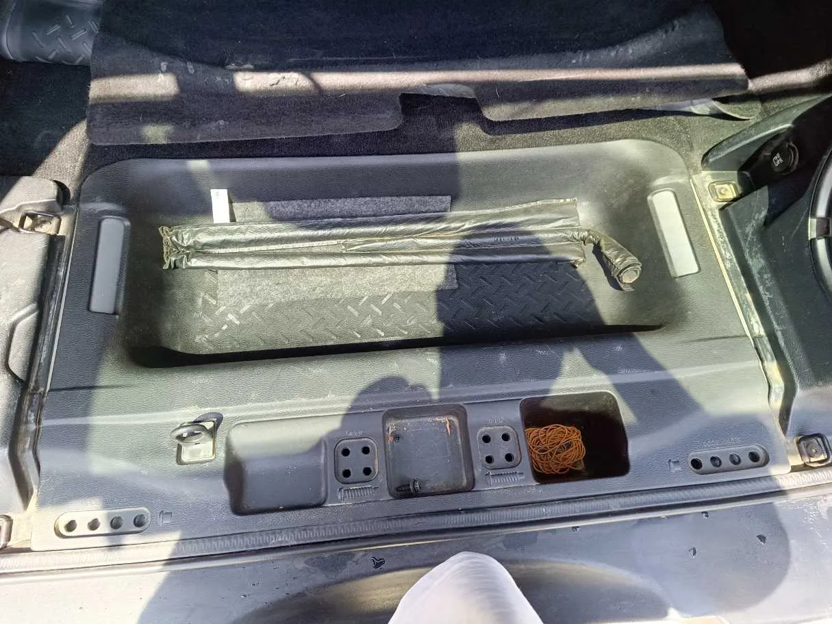 Car image 26