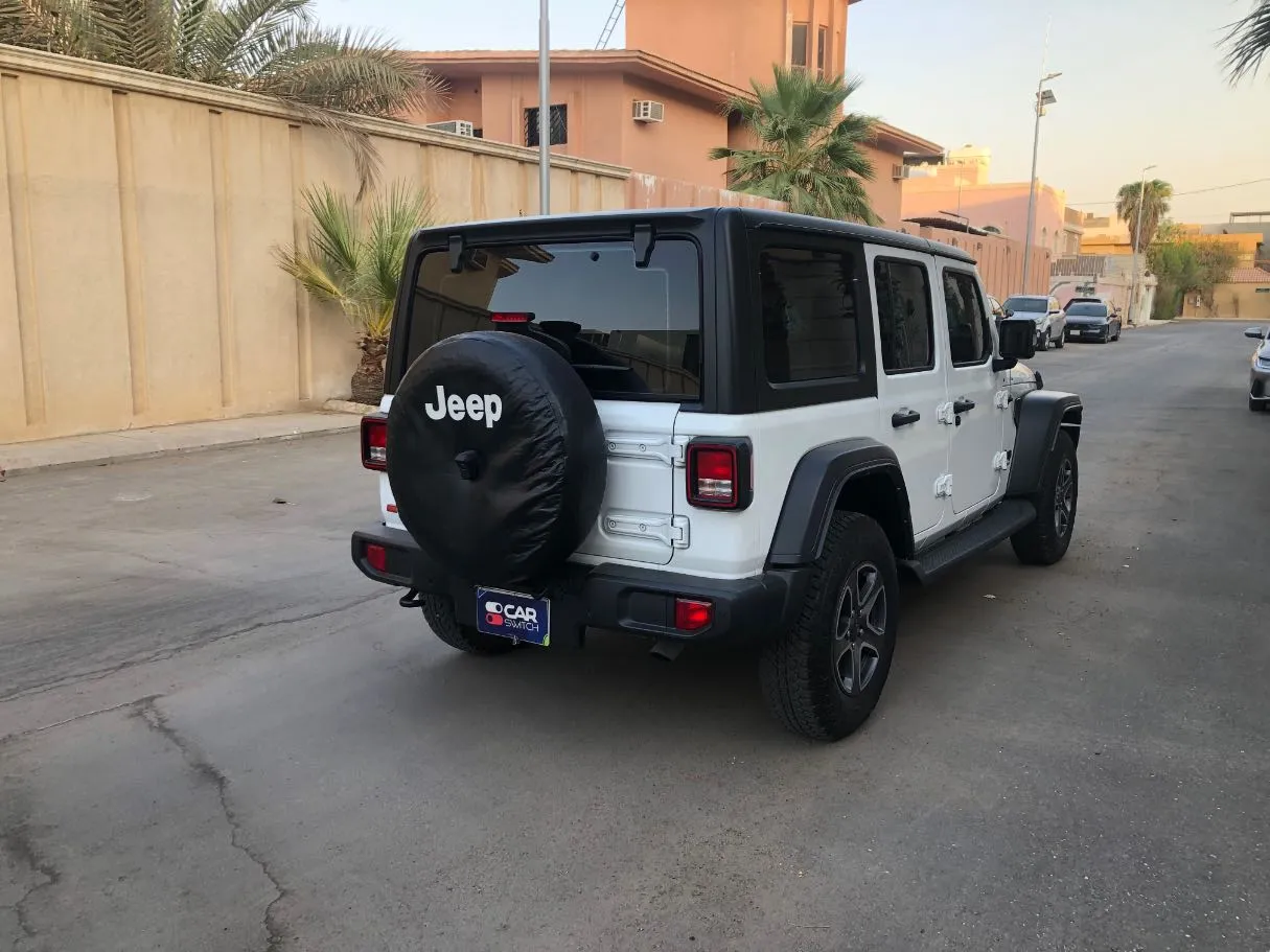 Car image 5