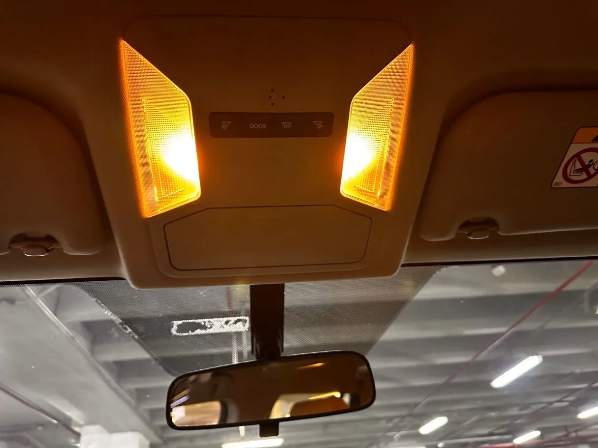 Car image 25