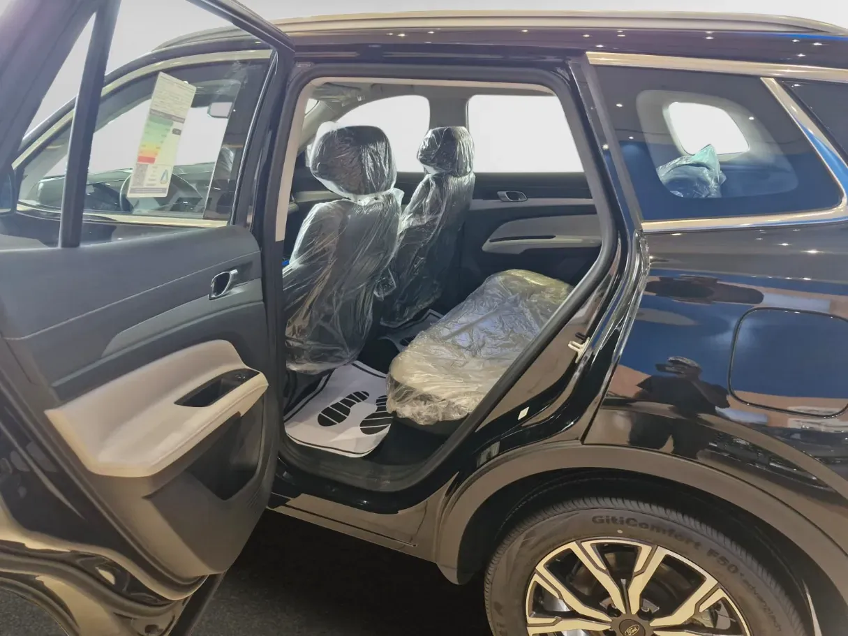 Car image 6