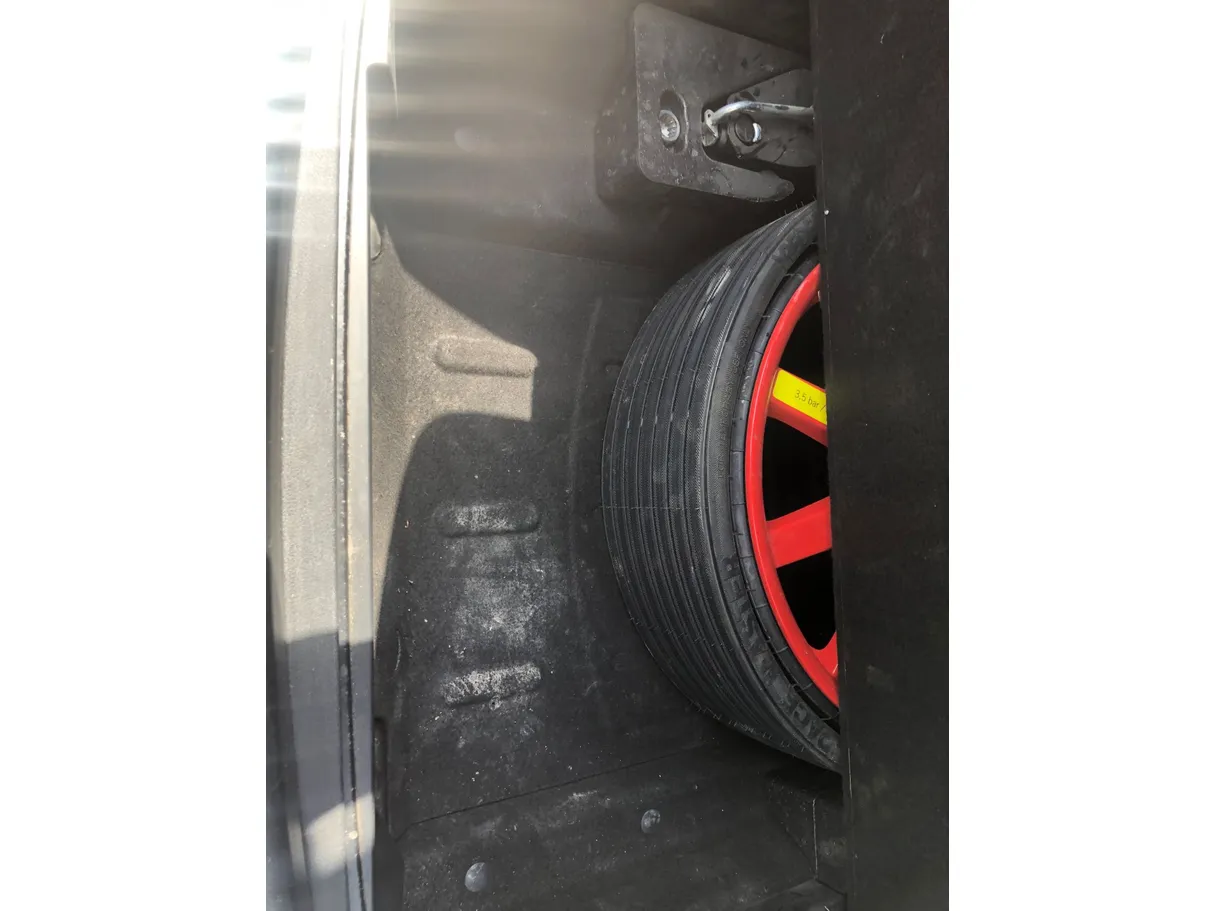 Car image 33