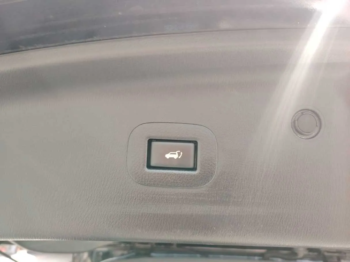 Car image 37