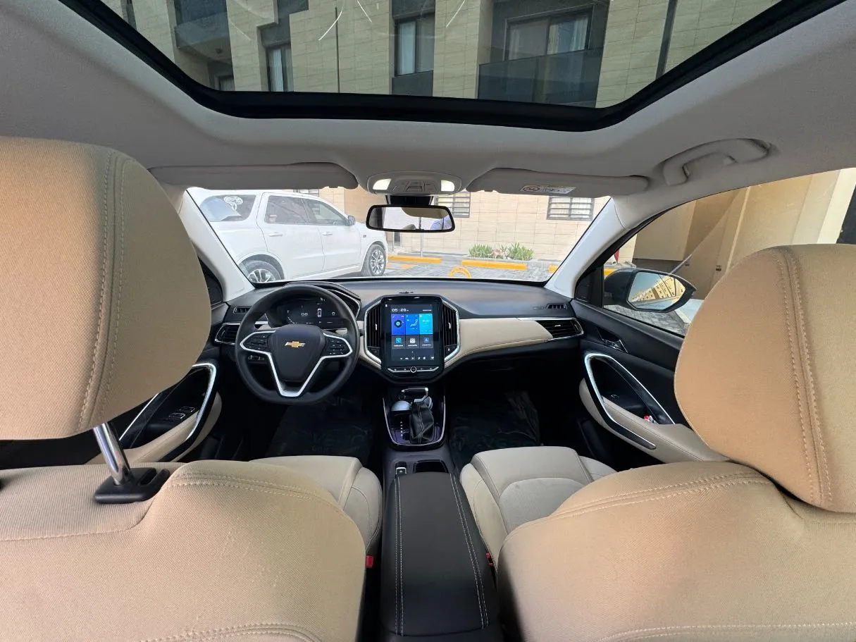 Car image 14