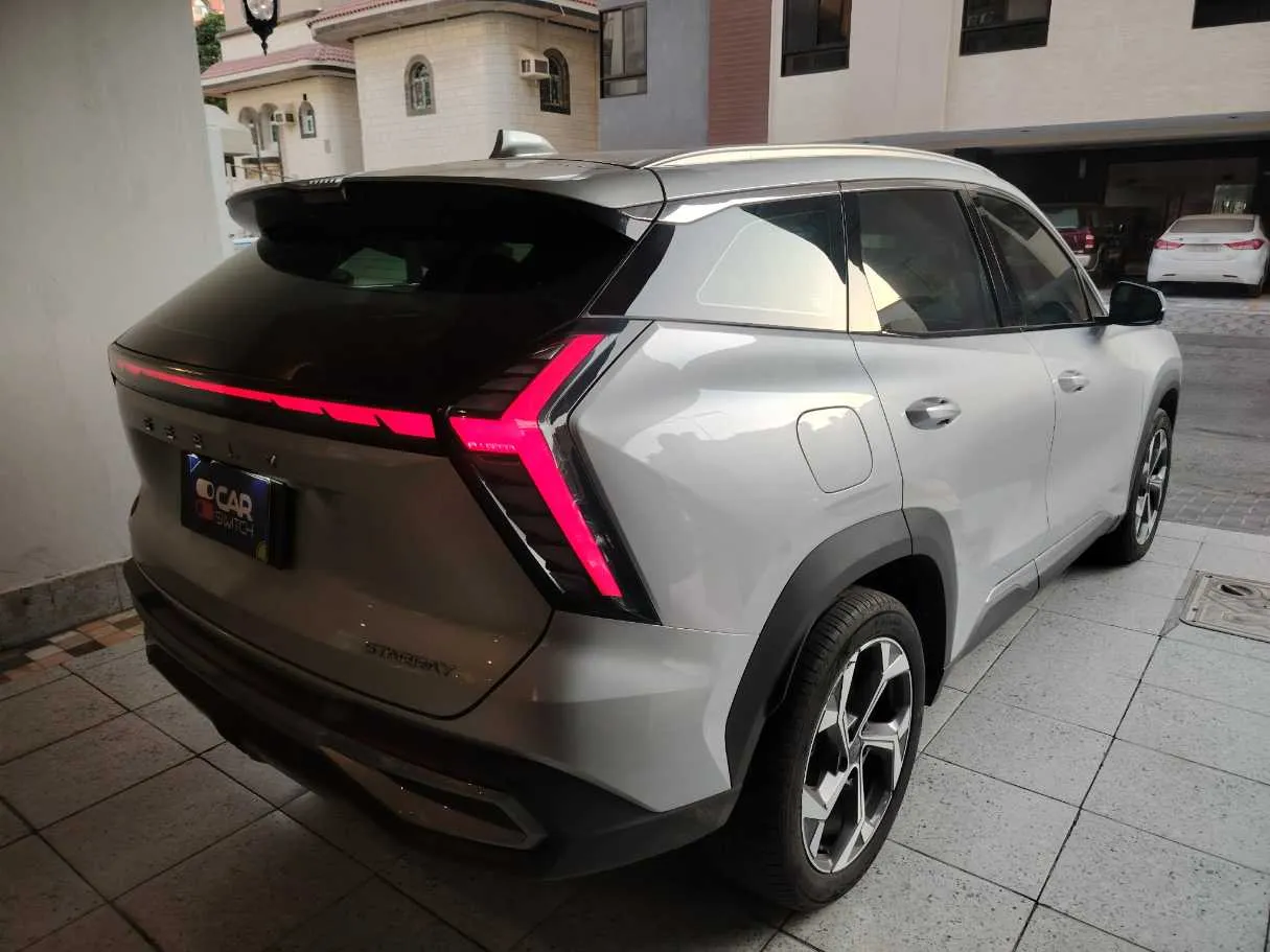 Car image 5