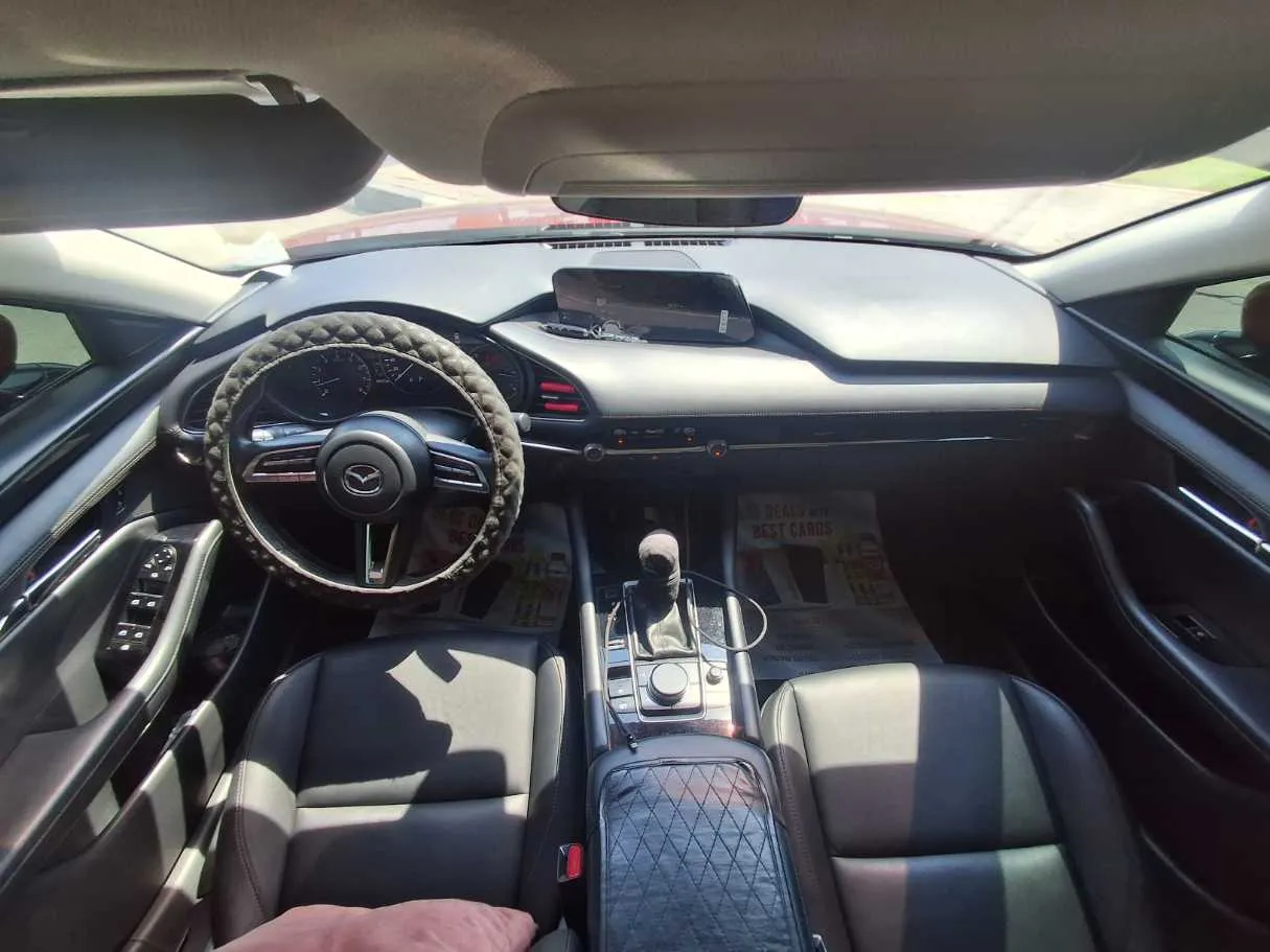 Car image 14