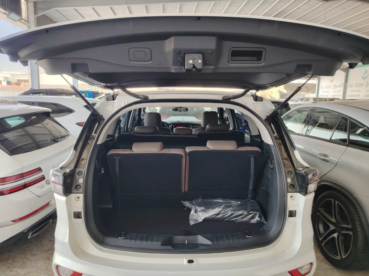 Car image 28