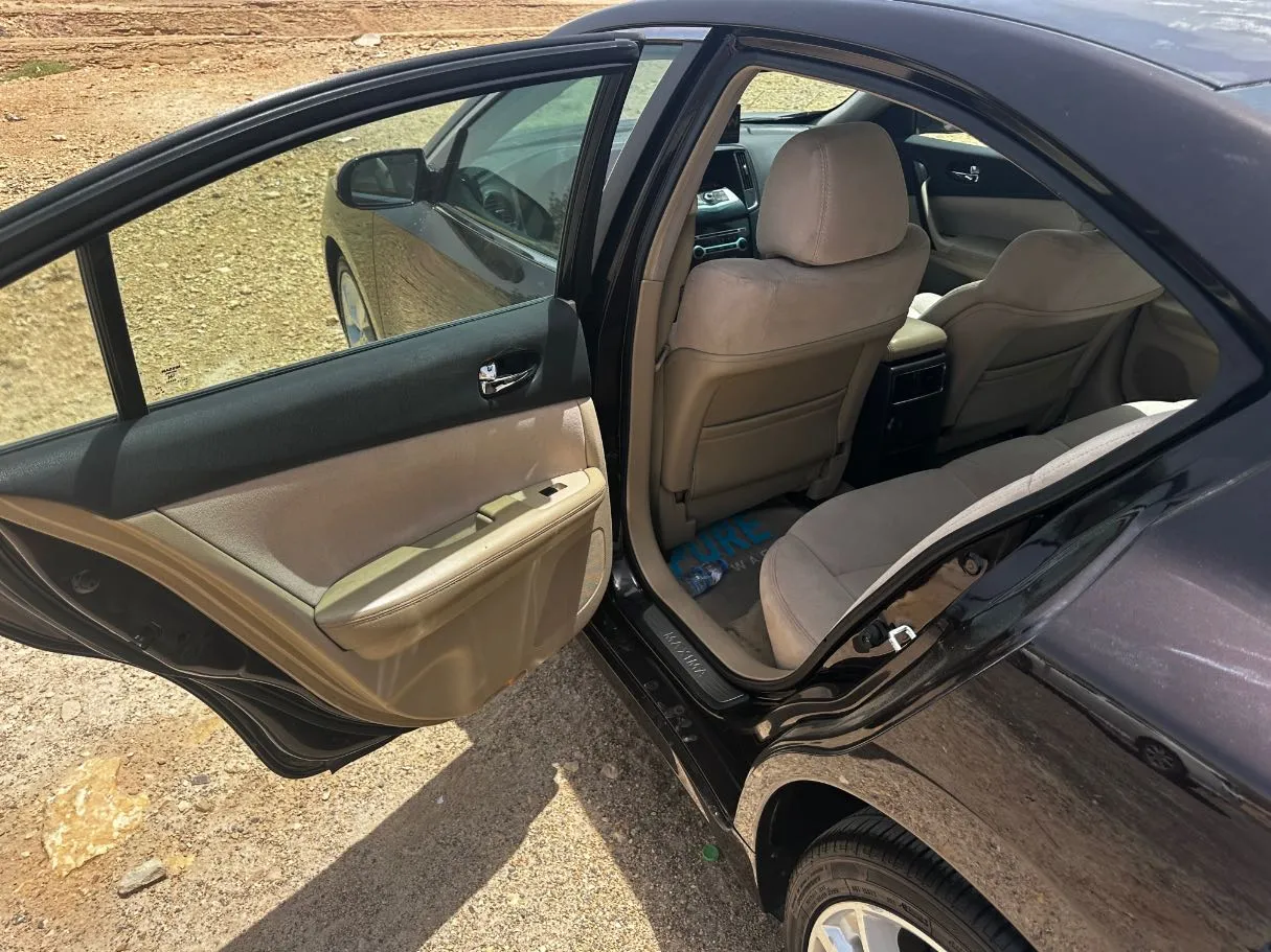 Car image 13