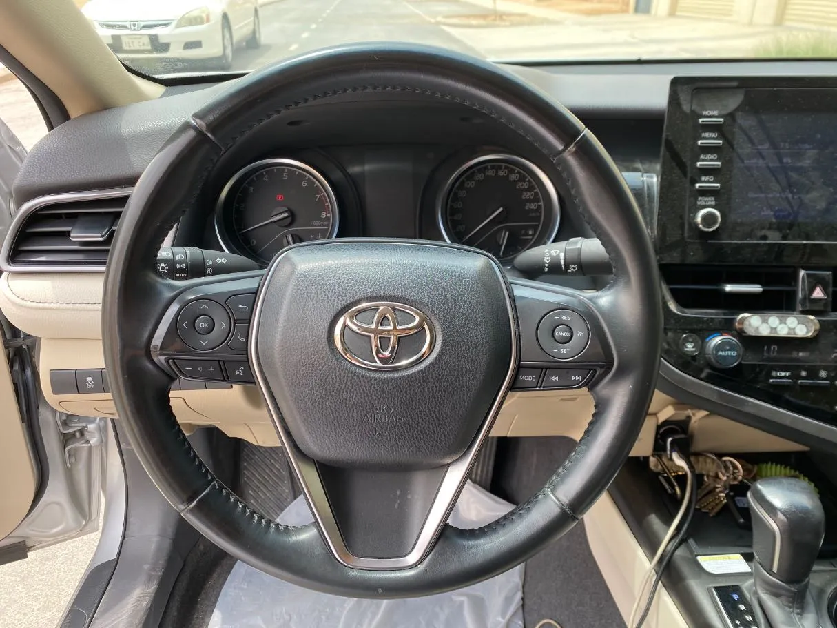 Car image 17