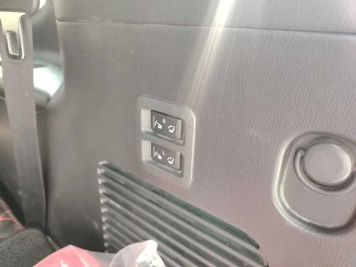Car image 34
