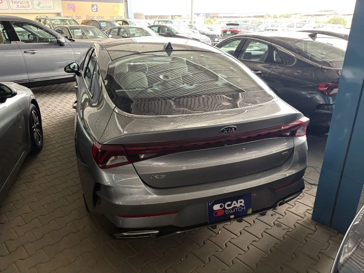 Car image 3