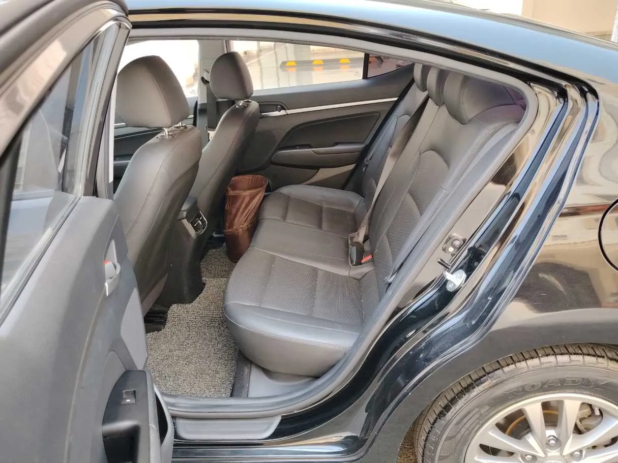 Car image 16