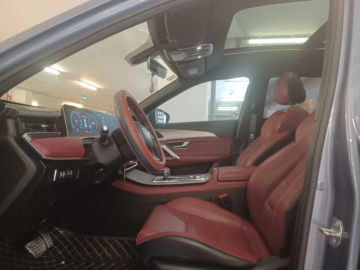 Car image 12