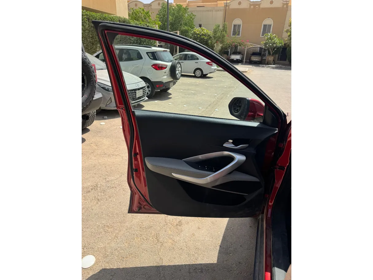 Car image 10