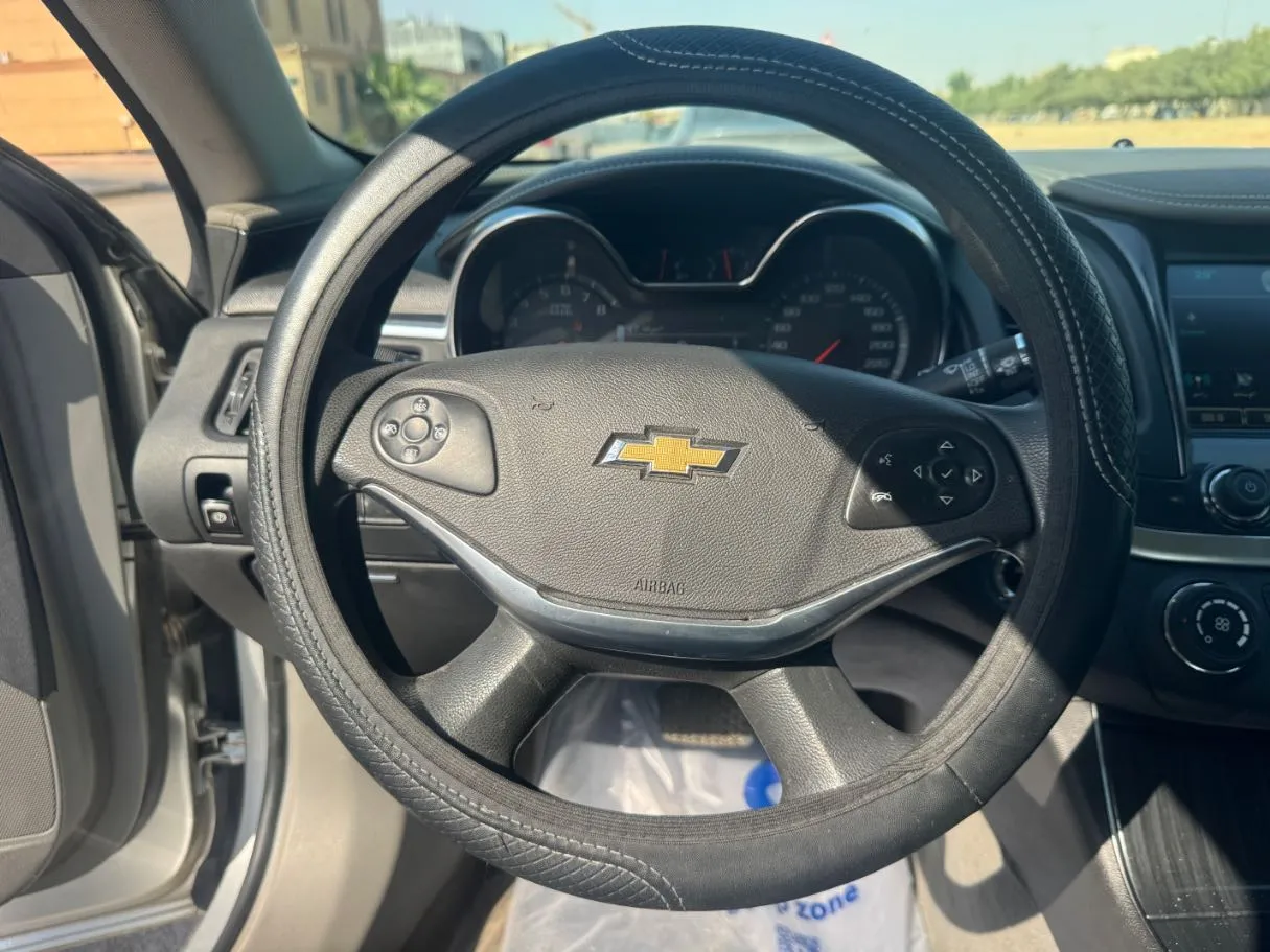 Car image 16