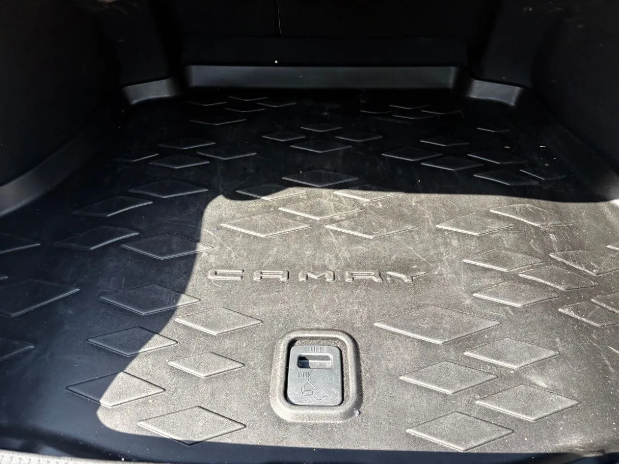 Car image 25