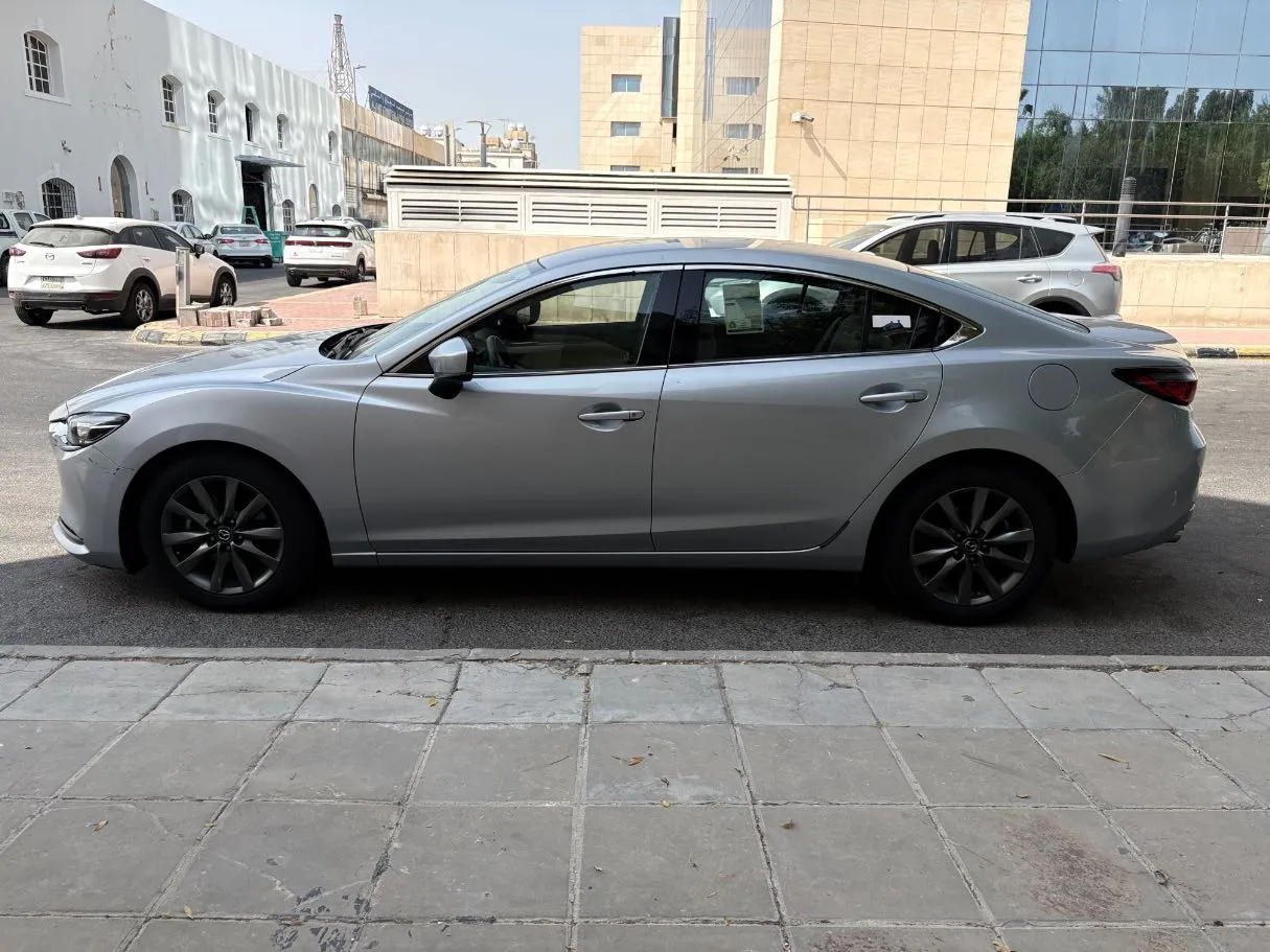 Car image 8