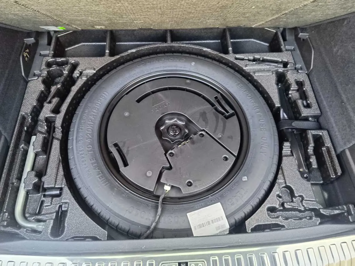 Car image 32
