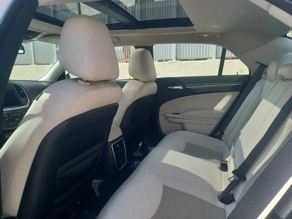 Car image 14