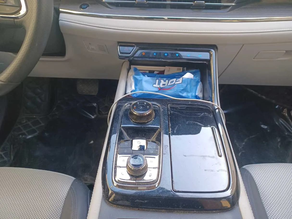 Car image 14