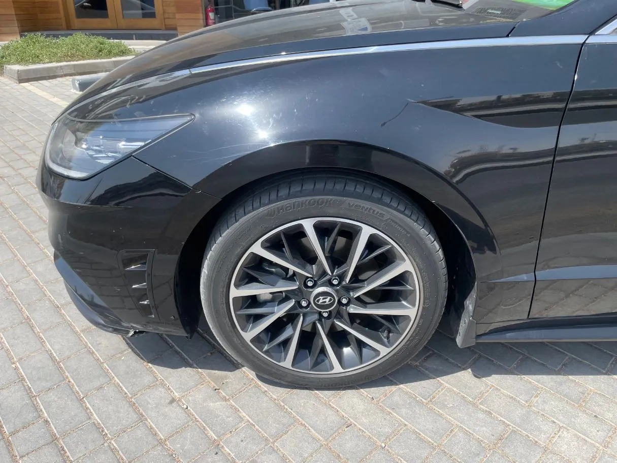 Car image 9