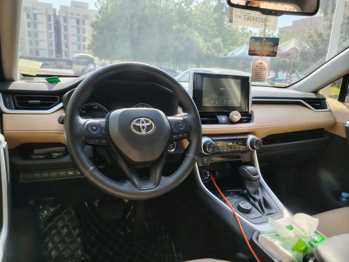 Car image 23