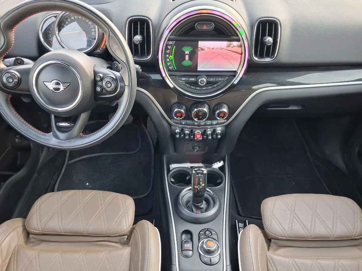 Car image 15