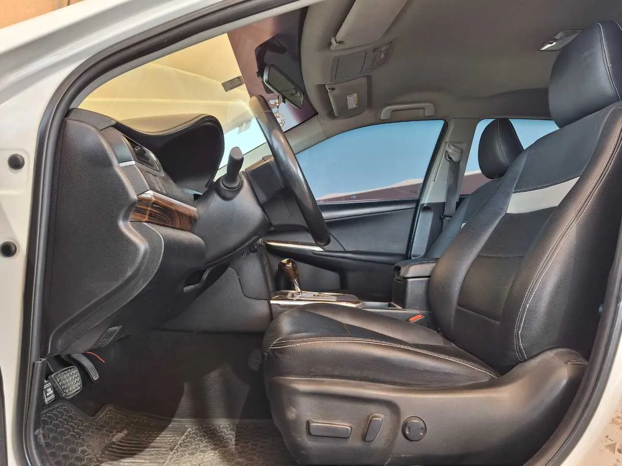 Car image 12