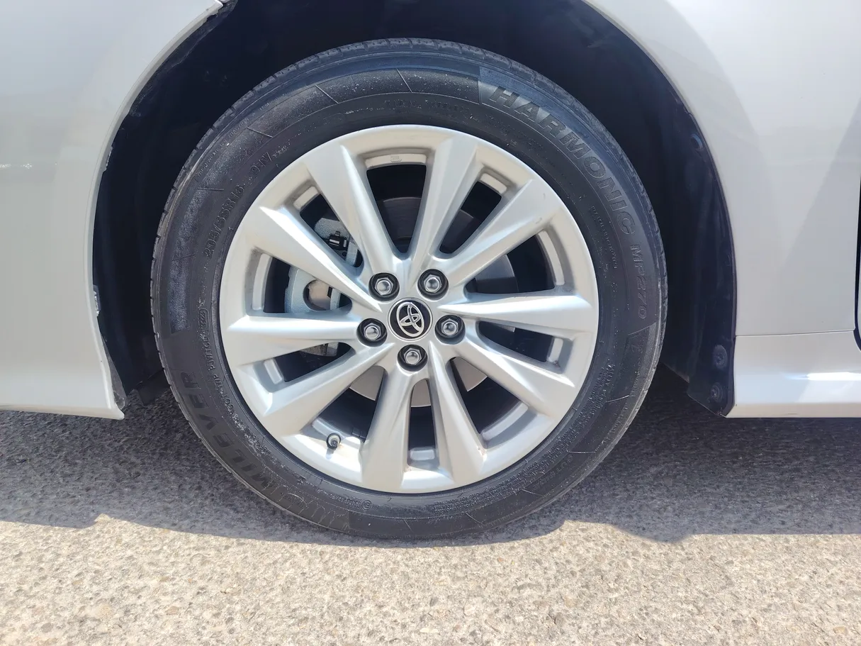 Car image 10