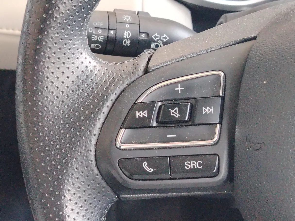 Car image 32