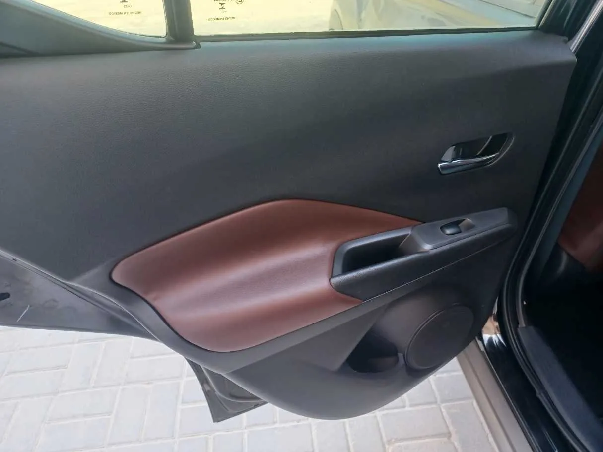 Car image 13