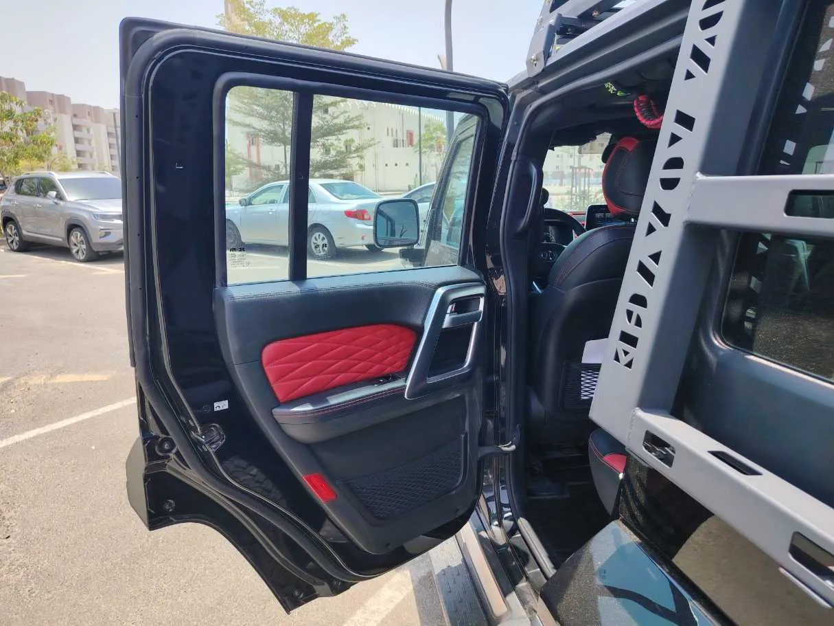 Car image 14