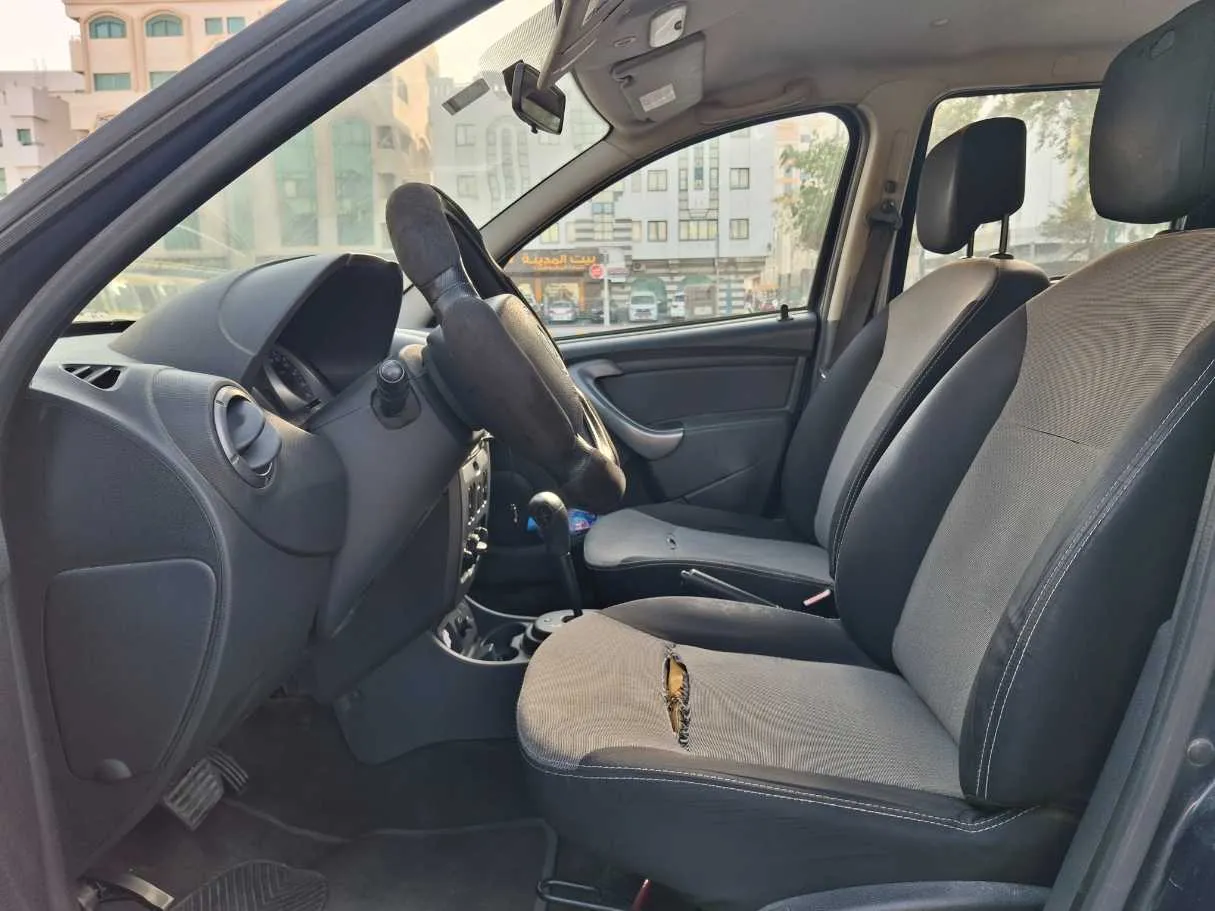 Car image 12