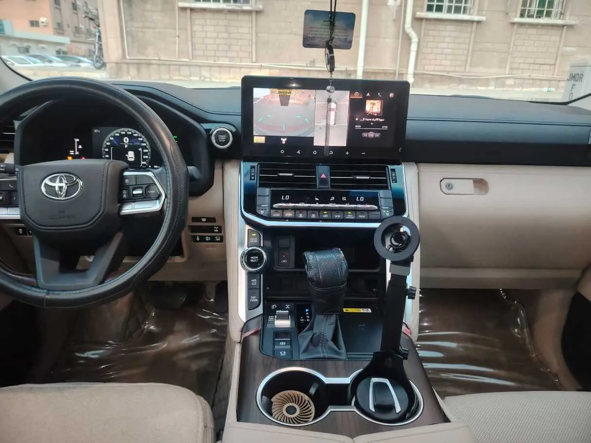 Car image 22