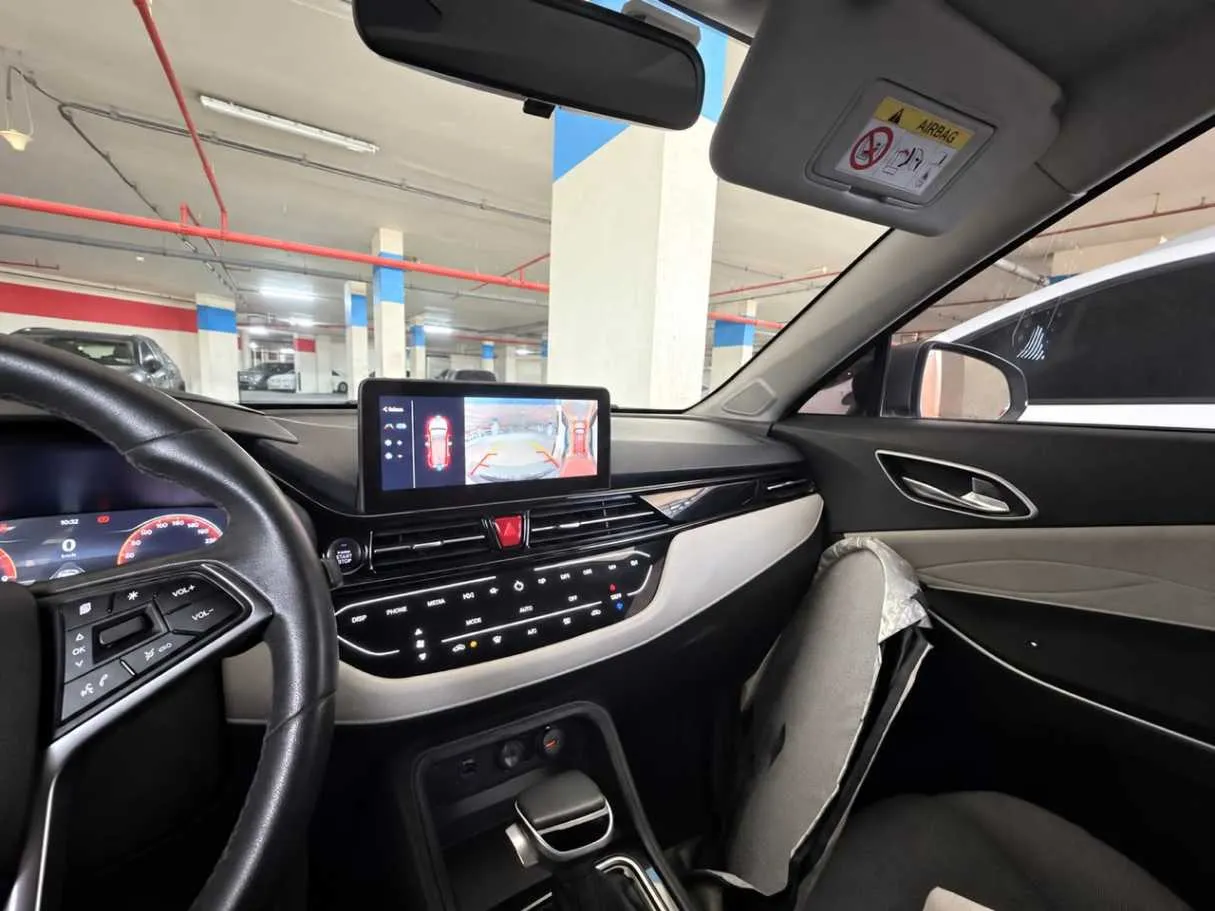 Car image 12