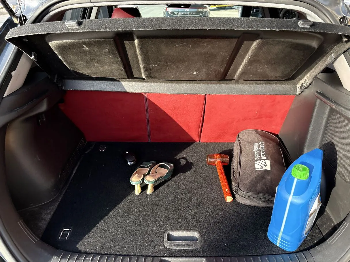 Car image 25