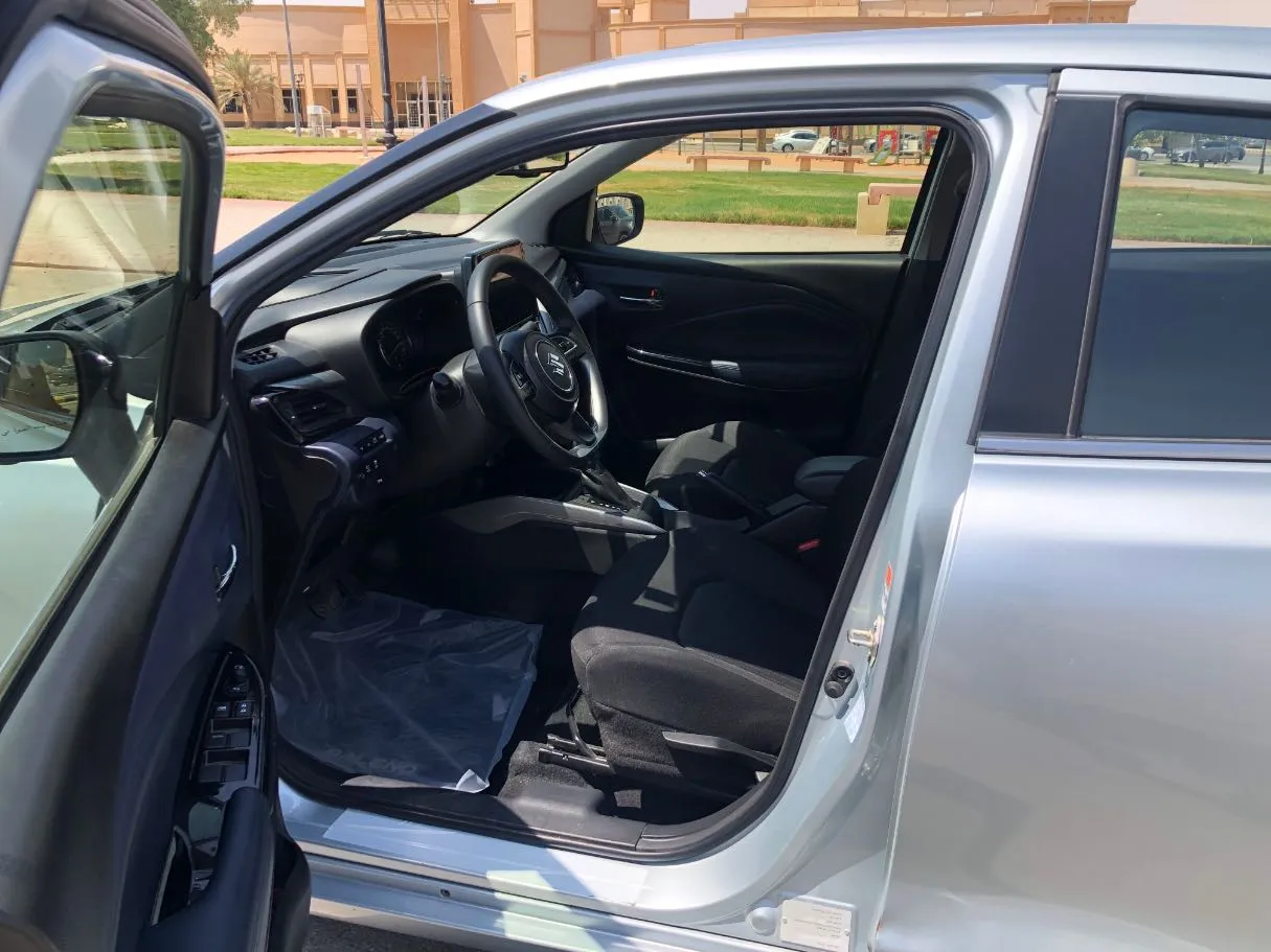 Car image 11