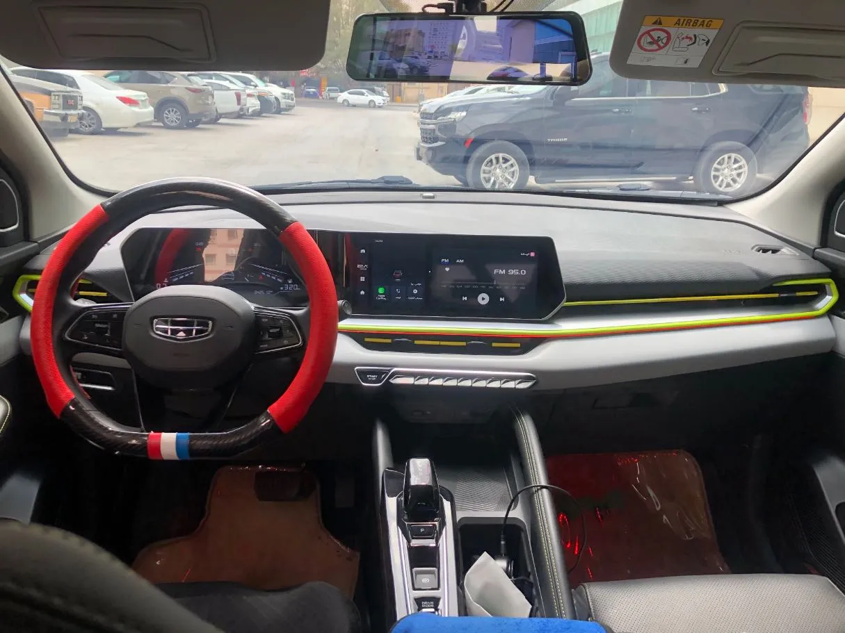 Car image 14