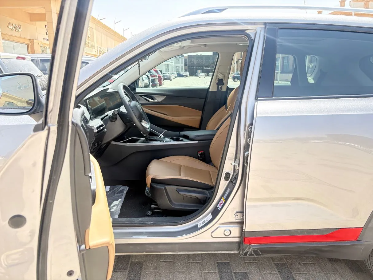 Car image 11