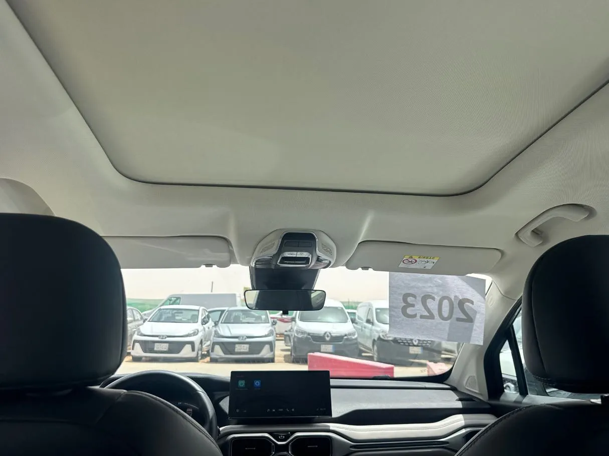 Car image 17