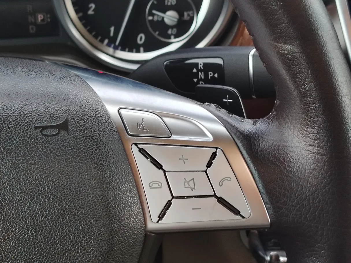 Car image 27